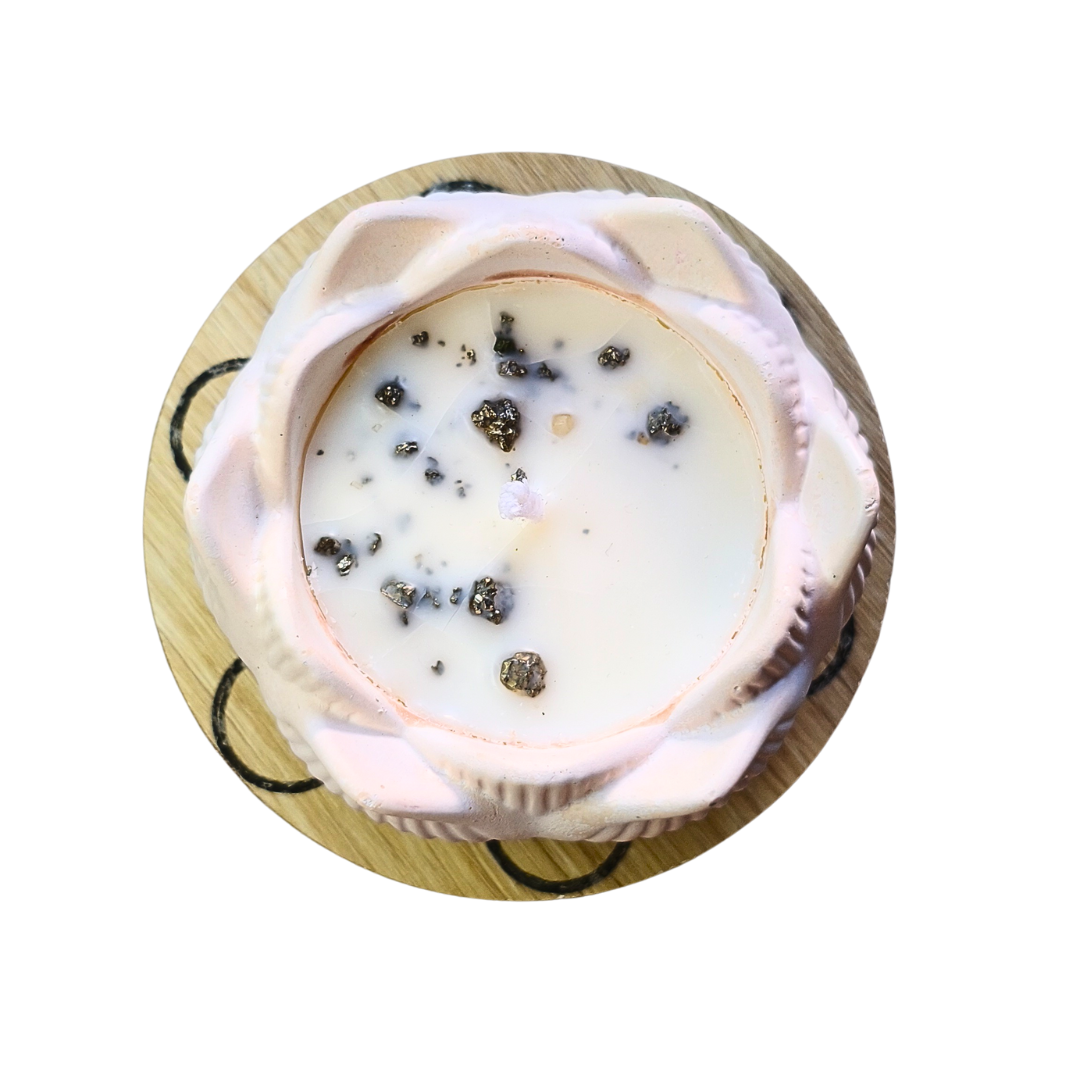 Vela Flor de Lótus com Óleo Essencial de Laranja e Pirite