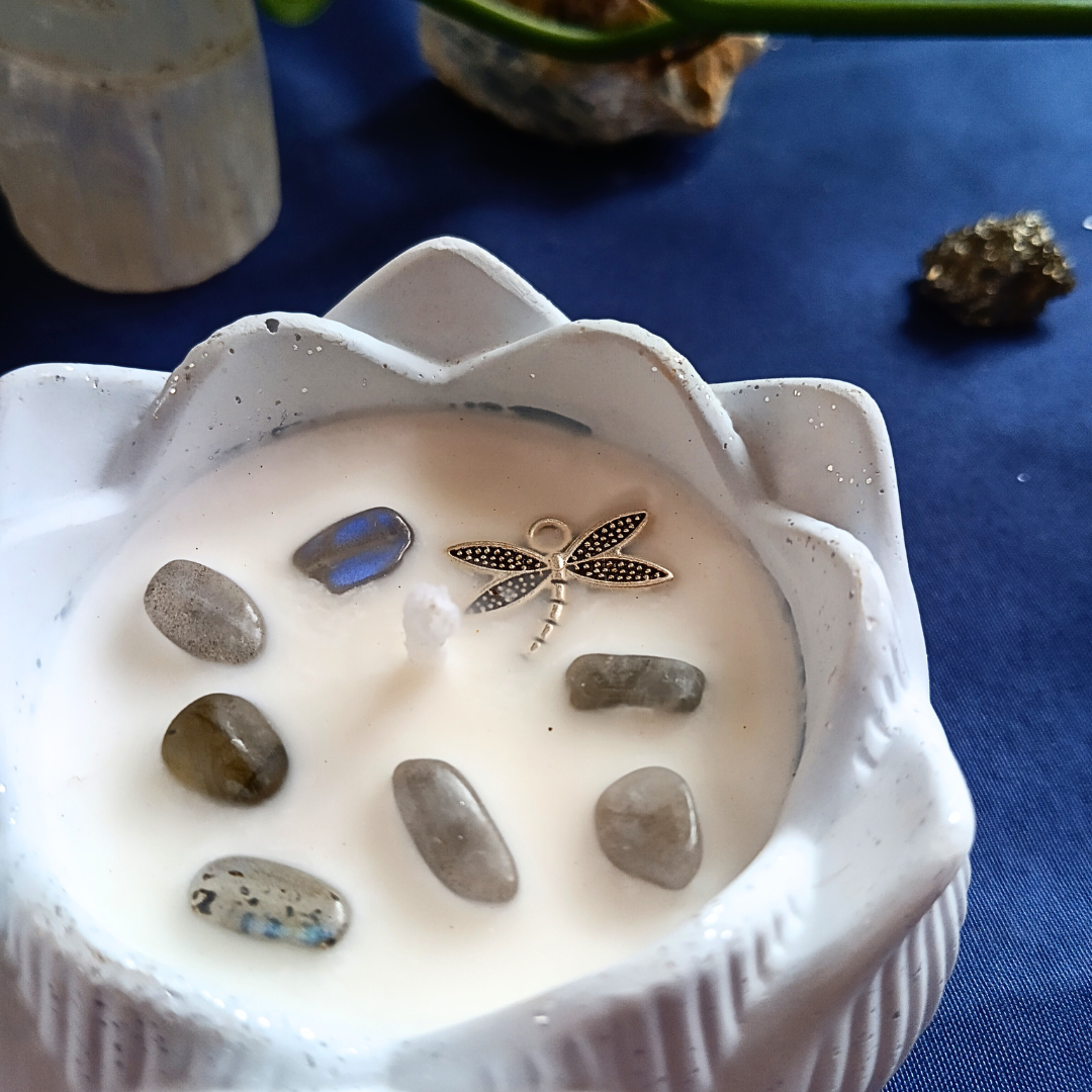Vela Flor de Lótus com Óleo Essencial de Hortelã Pimenta e Labradorite