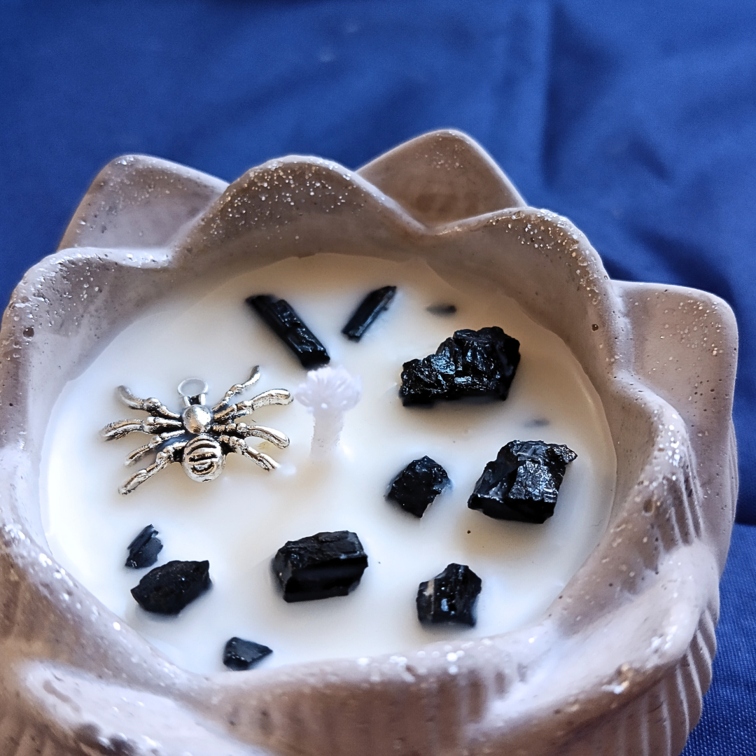 Vela Flor de Lótus com Óleo Essencial de Sálvia e Turmalina Negra