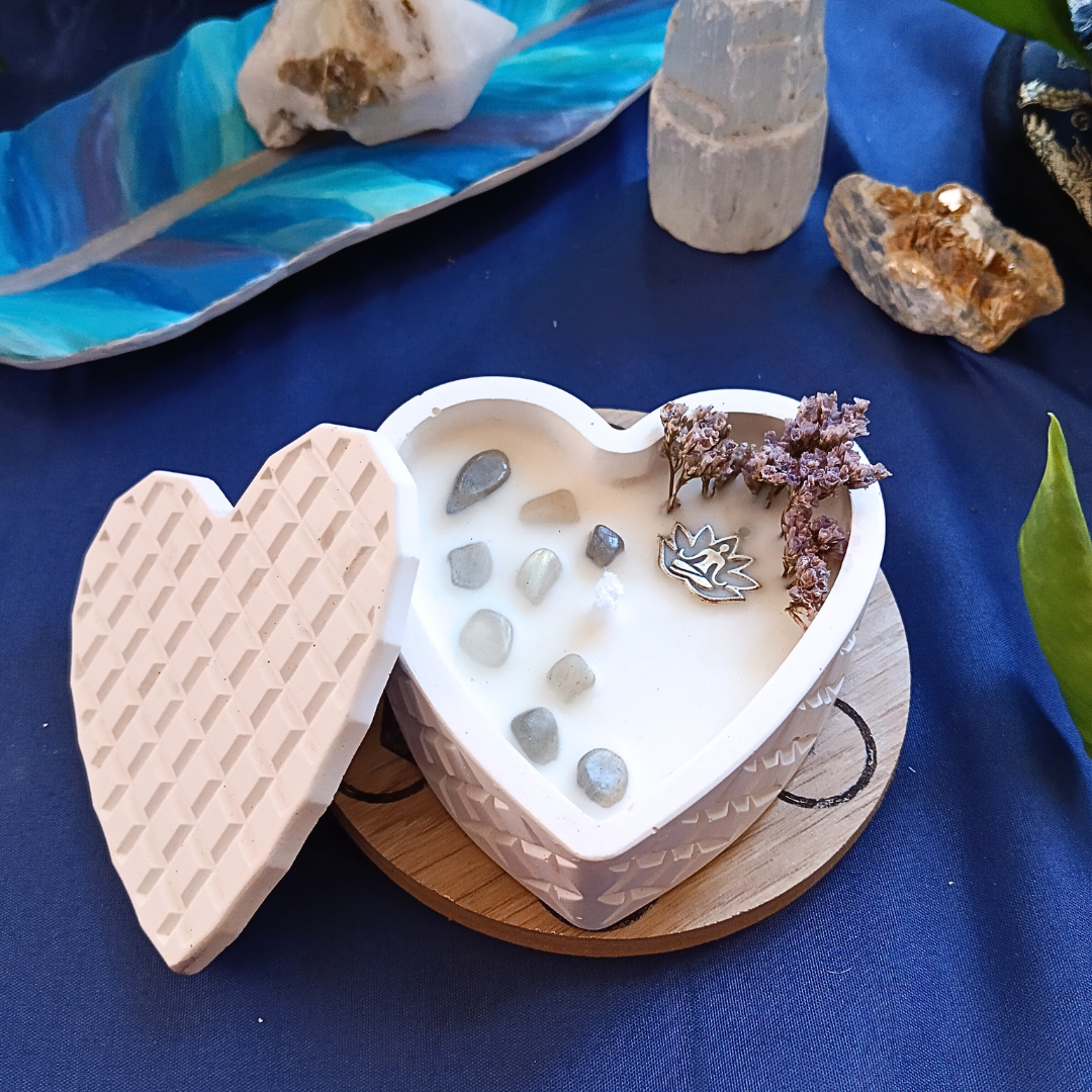 Vela Caixa Coração com Óleo Essencial de Eucalipto e Labradorite