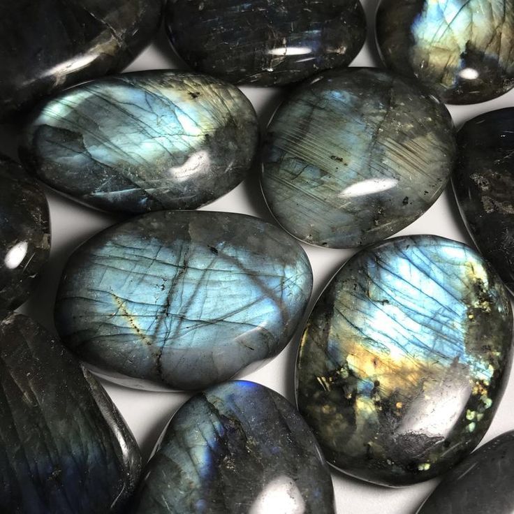 Vela Pinho em base Pote Grande com Cristais Labradorite