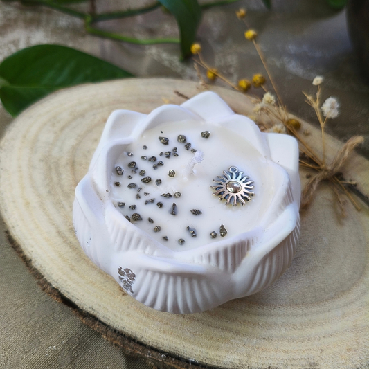 Vela Flor de Lótus com Óleo Essencial de Bergamota e Pirite