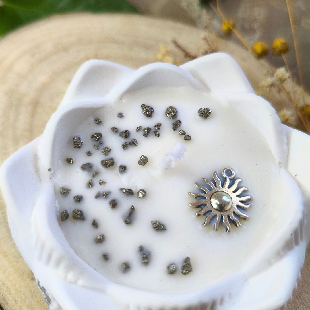 Vela Flor de Lótus com Óleo Essencial de Bergamota e Pirite