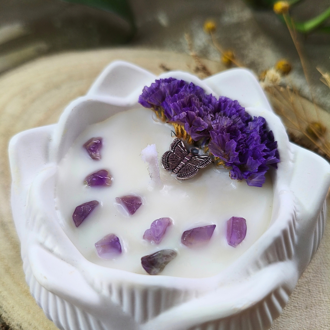 Vela Flor de Lótus com Óleo Essencial de Alecrim e Ametista