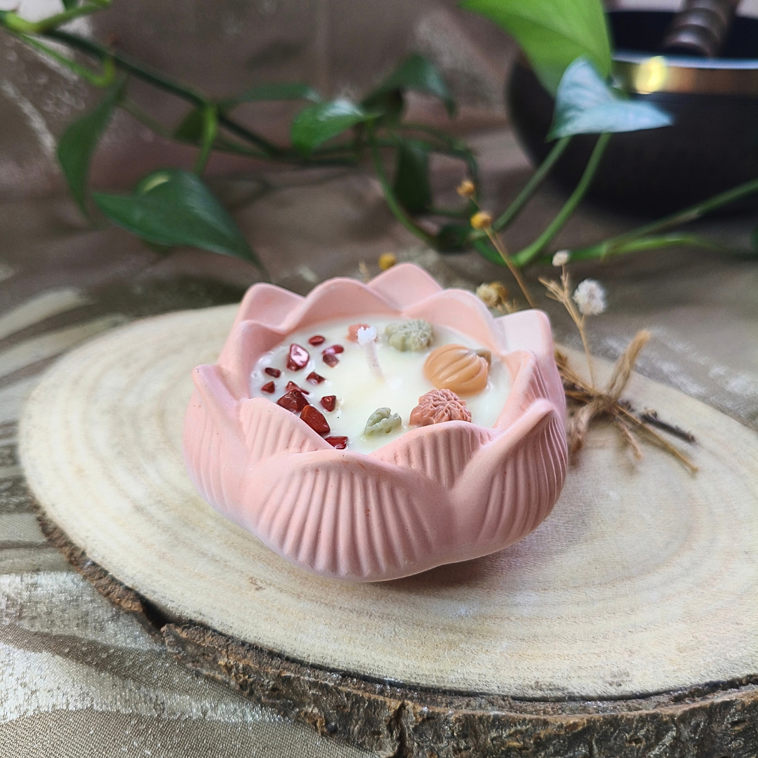 Vela Flor de Lótus com Óleo Essencial de Laranja, Gengibre e Canela e Jaspe Vermelho