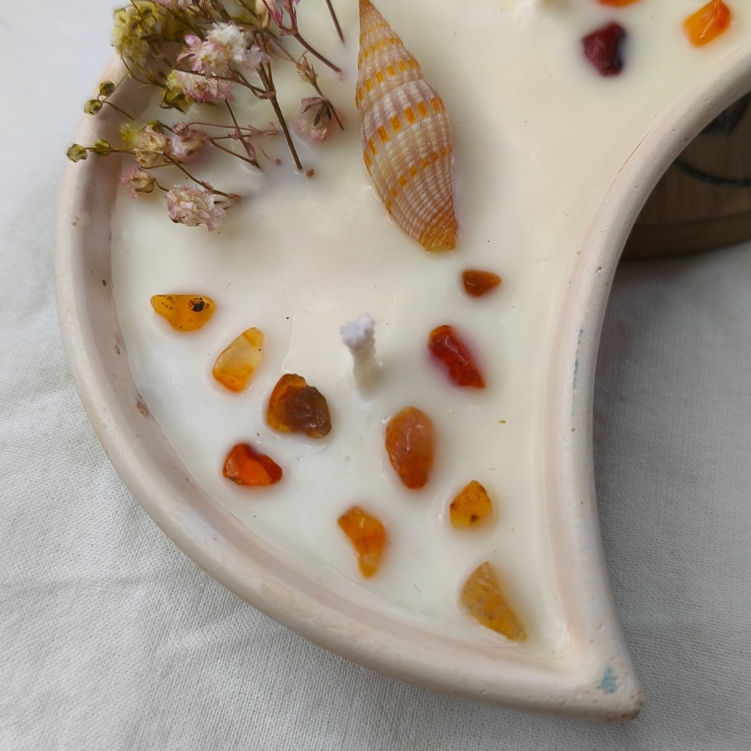 Vela Madeira de Cedro em base Lua com Cornalina