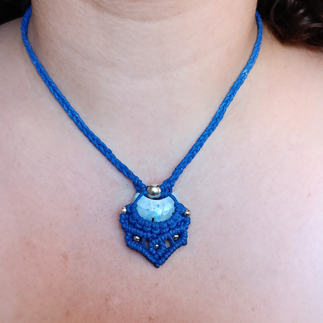 Colar Azul com Pedra da Lua