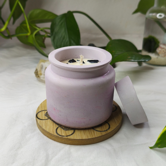 Vela Madeira de Cedro em base Pote Pequeno com Turmalina Negra