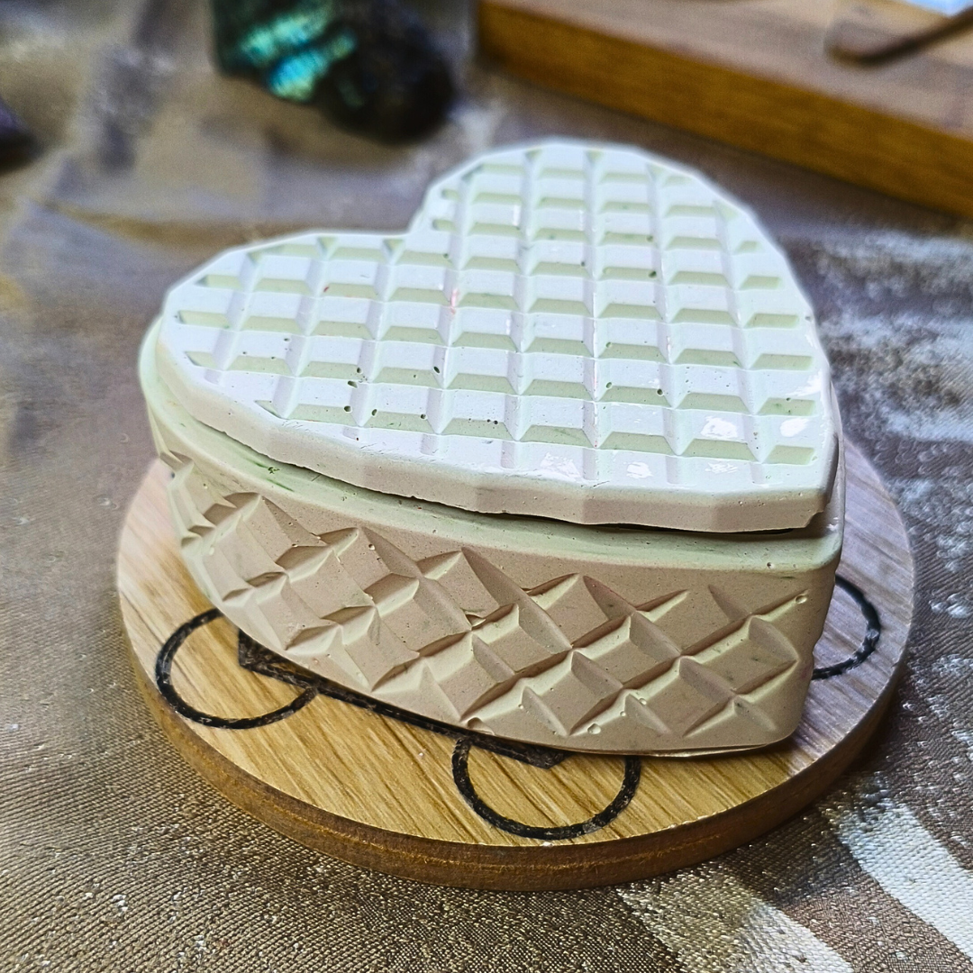 Vela Caixa Coração com Óleo Essencial de Alecrim e Aventurina Verde