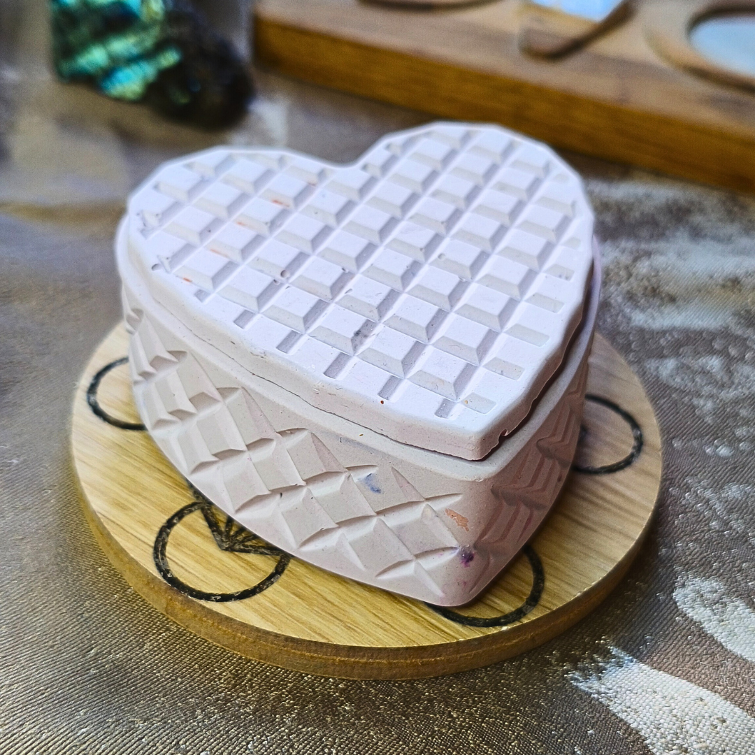 Vela Caixa Coração com Óleo Essencial de Lavanda e Quartzo Rosa