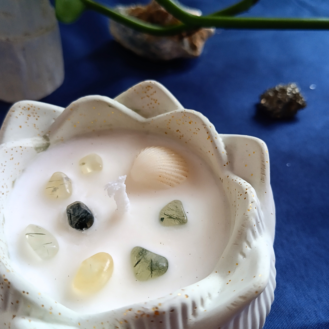 Vela Flor de Lótus com Óleo Essencial de Eucalipto e Prehnite