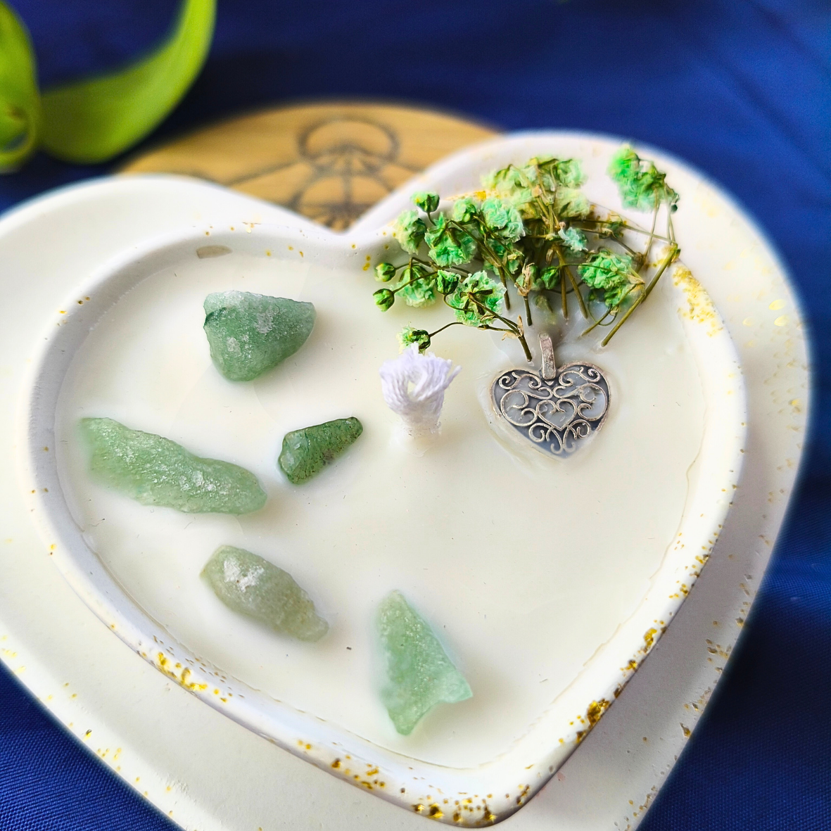 Conjunto Vela Corações com Óleo Essencial de Hortelã-Pimenta e Aventurina Verde
