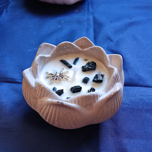 Vela Flor de Lótus com Óleo Essencial de Sálvia e Turmalina Negra