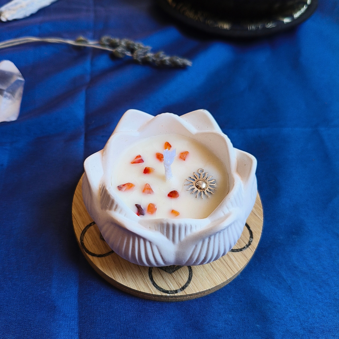 Vela Flor de Lótus com Óleo Essencial de Laranja e Cornalina