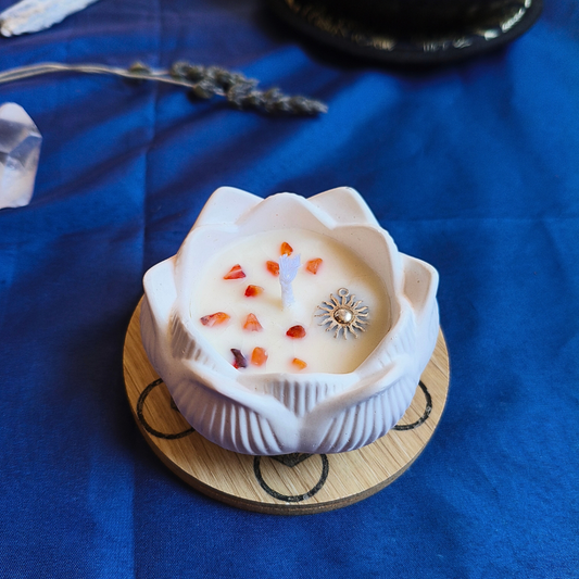 Vela Flor de Lótus com Óleo Essencial de Laranja e Cornalina
