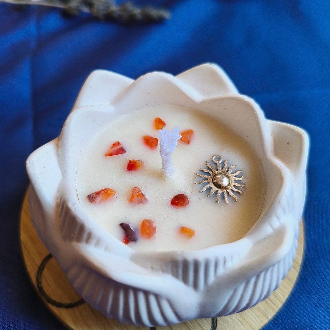 Vela Flor de Lótus com Óleo Essencial de Laranja e Cornalina