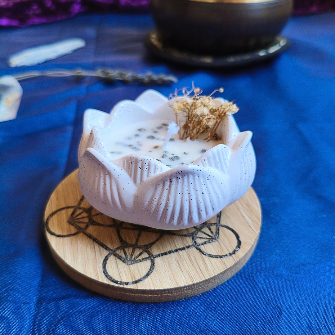 Vela Flor de Lótus com Óleo Essencial de Limão e Pirite