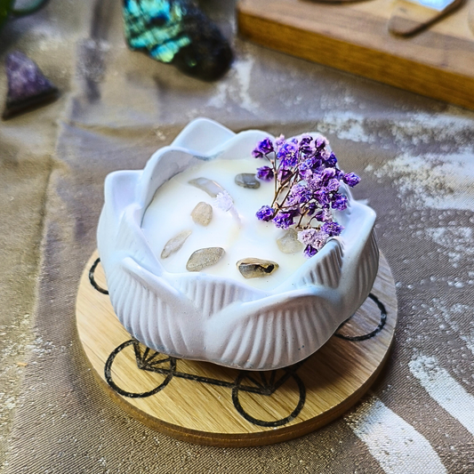 Vela Flor de Lótus com Óleo Essencial de Hortelã Pimenta e Labradorite