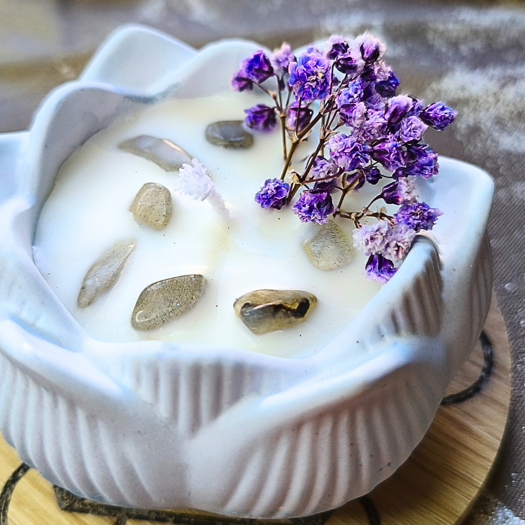 Vela Flor de Lótus com Óleo Essencial de Hortelã Pimenta e Labradorite